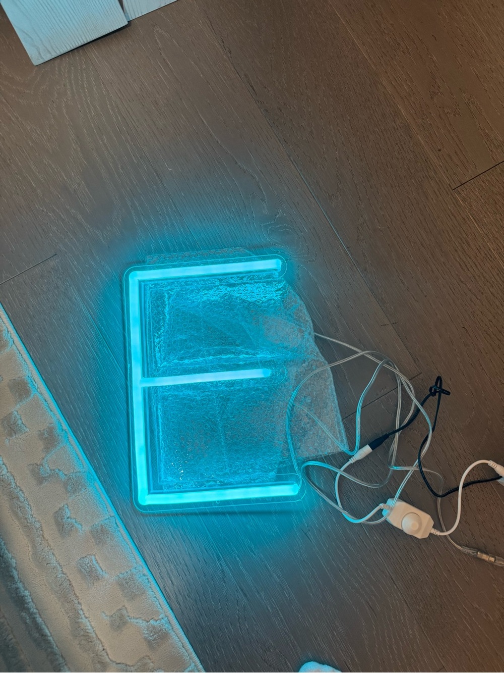 Blue Neon Letter 'E' Light